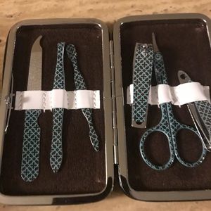 New Maincure Set in Cute design case 7 piece set